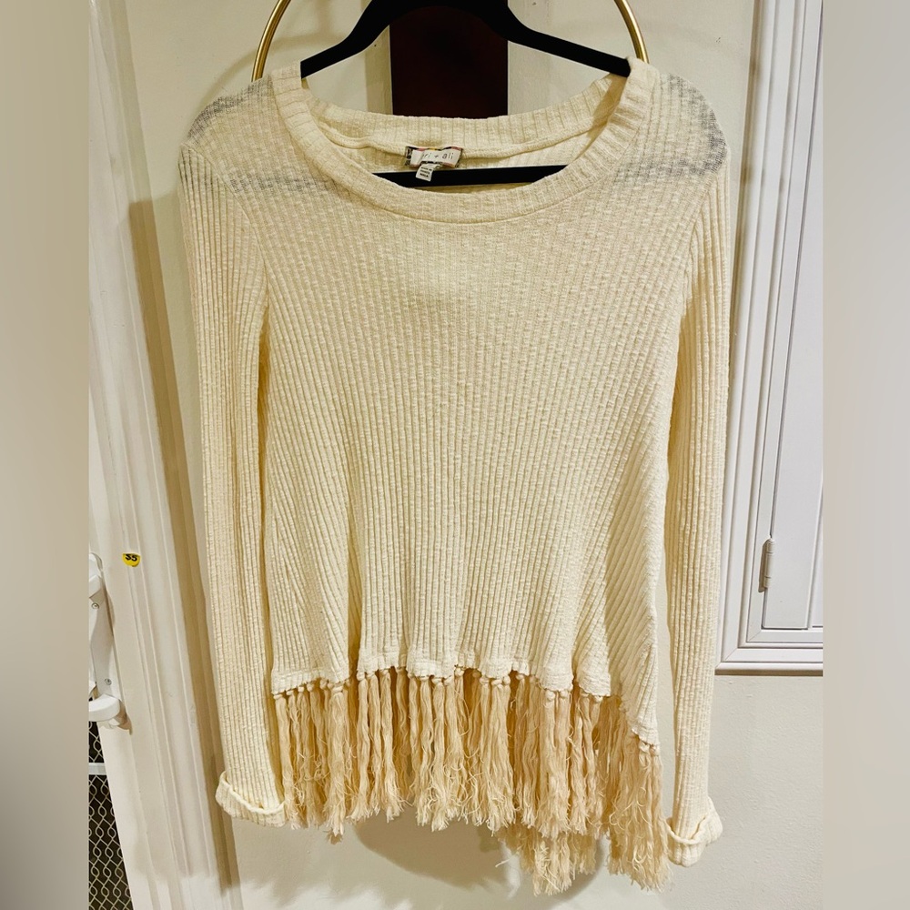 eri + ali Cream Ribbed Fringe Hem Sweater